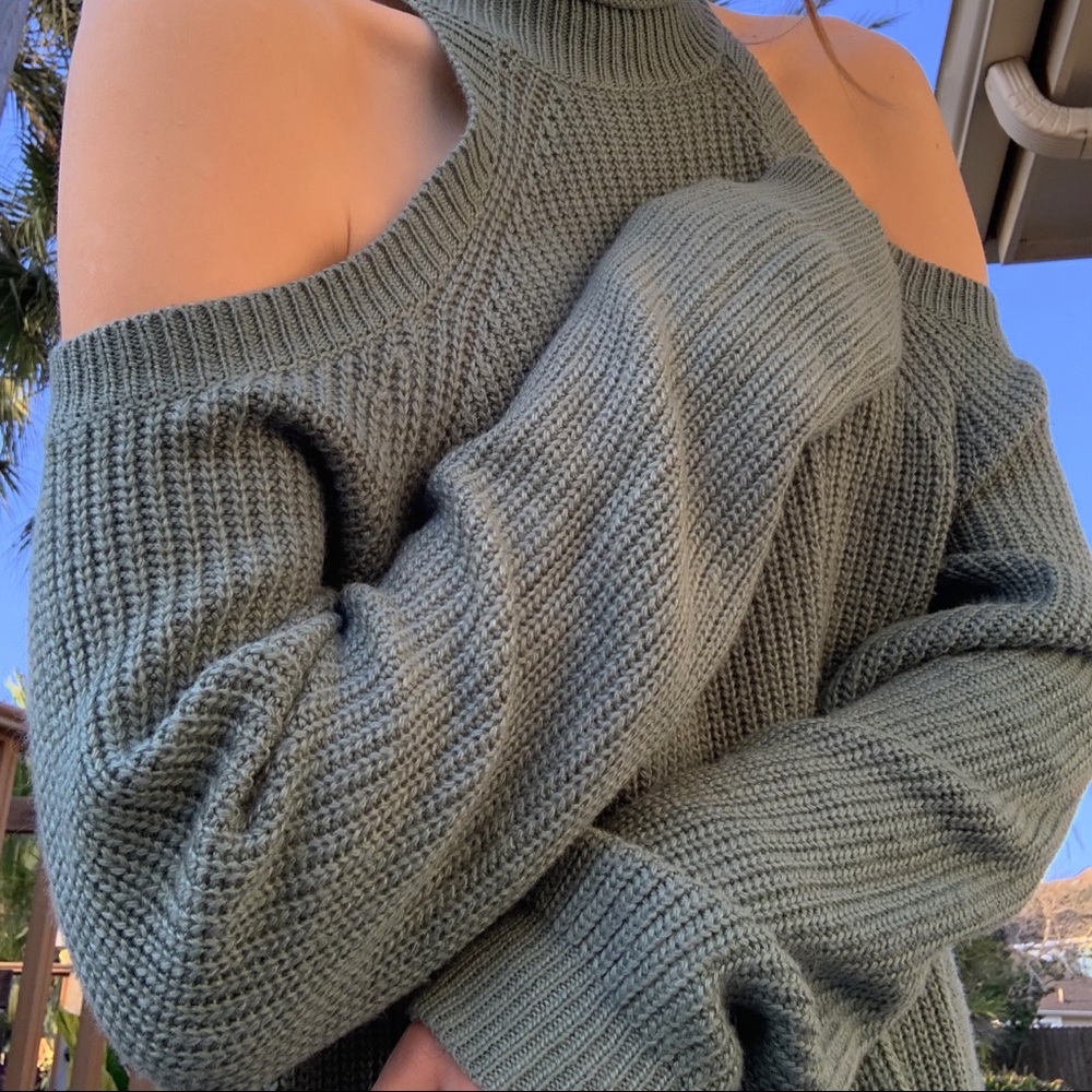 Green cold-shoulder tie up sweater